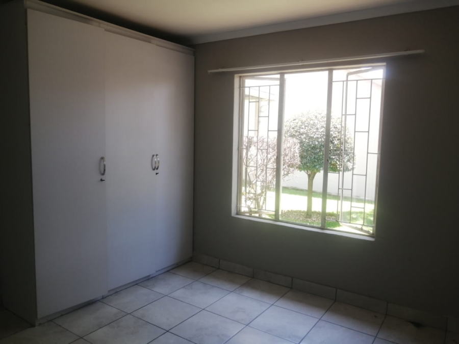 To Let 2 Bedroom Property for Rent in Greenstone Hill Gauteng
