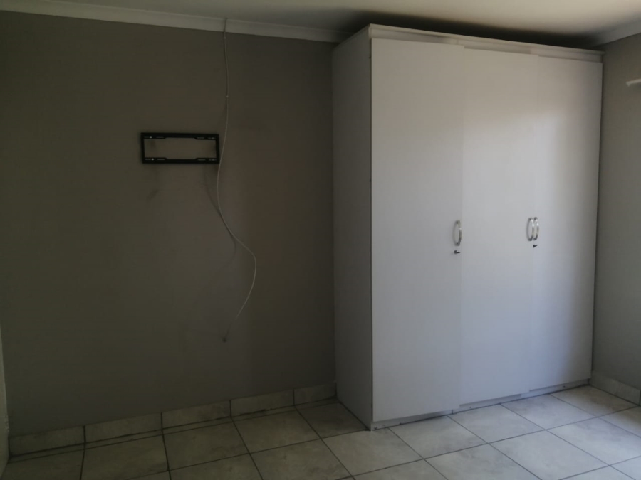 To Let 2 Bedroom Property for Rent in Greenstone Hill Gauteng
