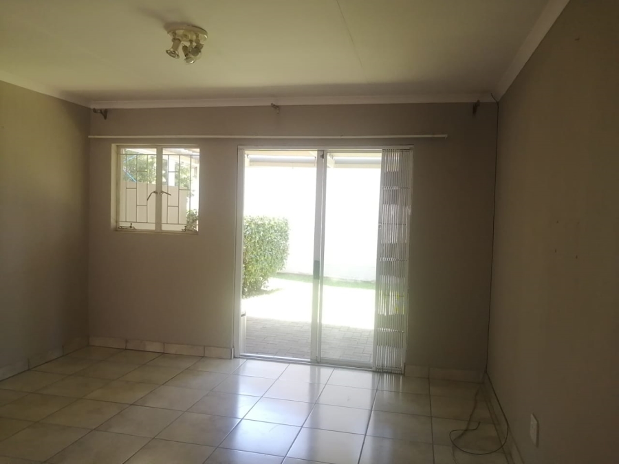 To Let 2 Bedroom Property for Rent in Greenstone Hill Gauteng