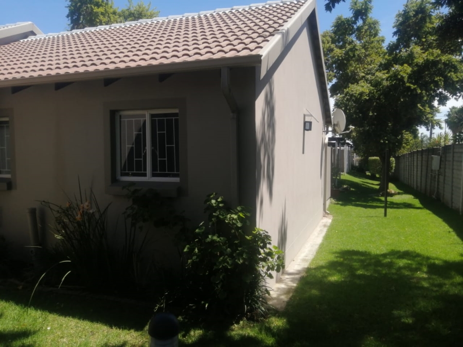 To Let 2 Bedroom Property for Rent in Greenstone Hill Gauteng