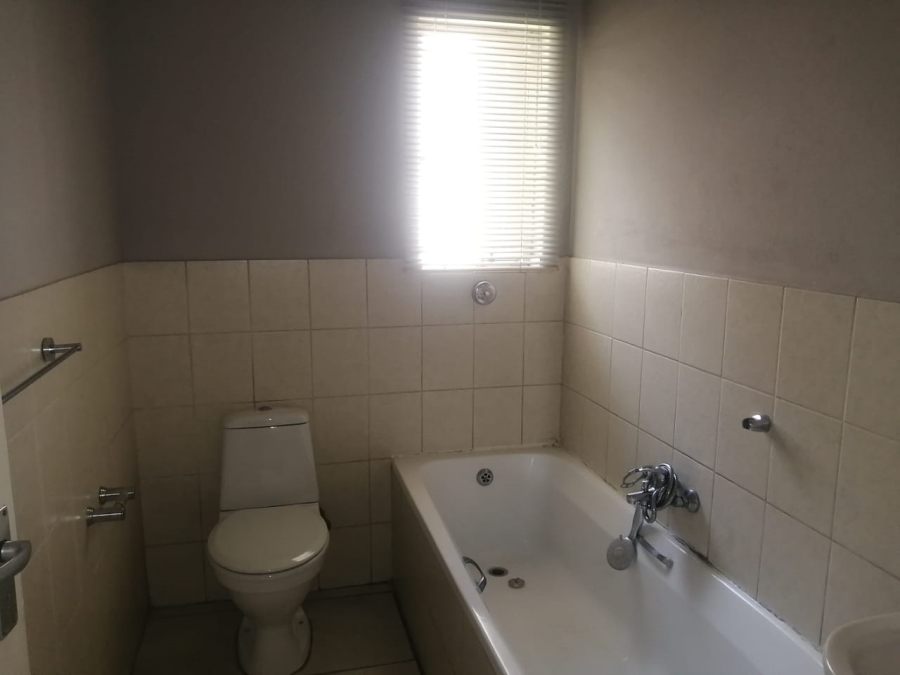 To Let 2 Bedroom Property for Rent in Greenstone Hill Gauteng