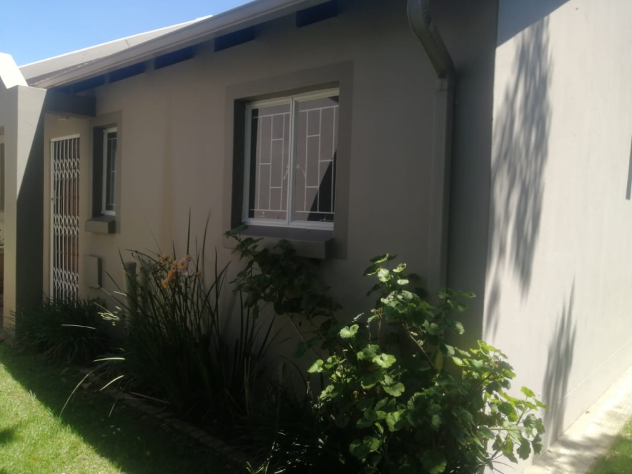 To Let 2 Bedroom Property for Rent in Greenstone Hill Gauteng