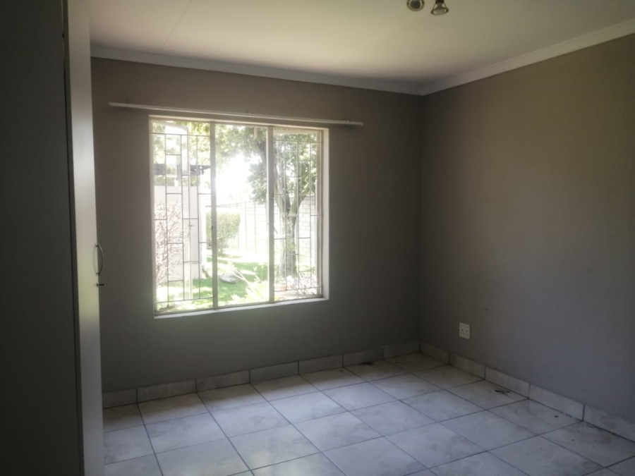 To Let 2 Bedroom Property for Rent in Greenstone Hill Gauteng