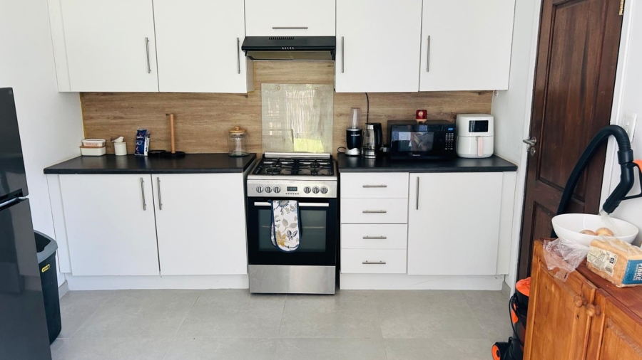 To Let 1 Bedroom Property for Rent in Abbotsford Gauteng