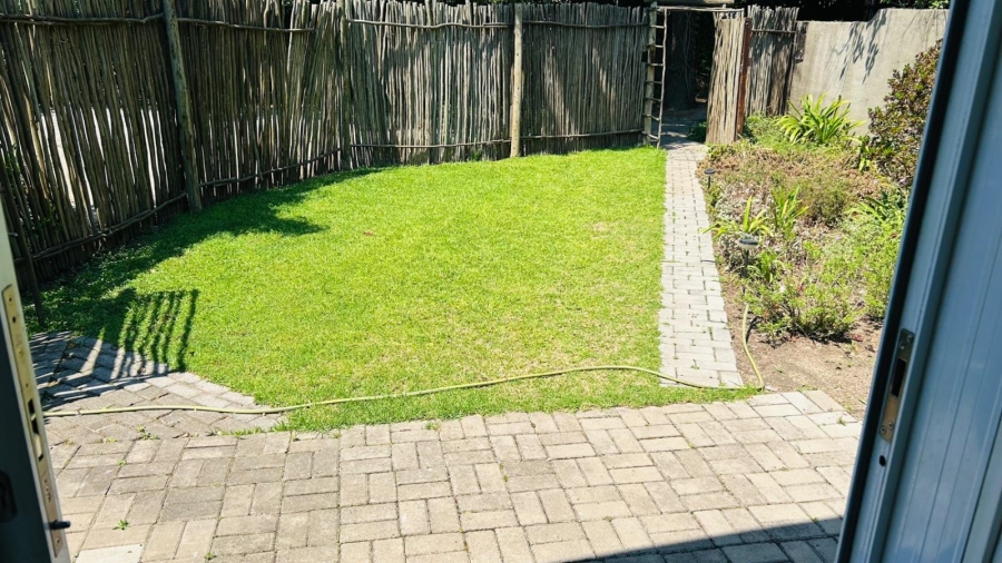 To Let 1 Bedroom Property for Rent in Abbotsford Gauteng