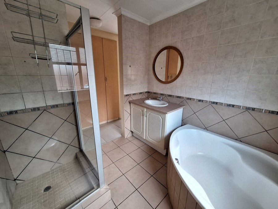 3 Bedroom Property for Sale in Thatchfield Estate Gauteng