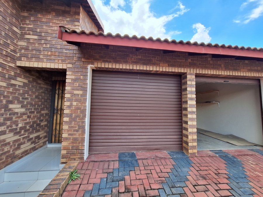 3 Bedroom Property for Sale in Thatchfield Estate Gauteng