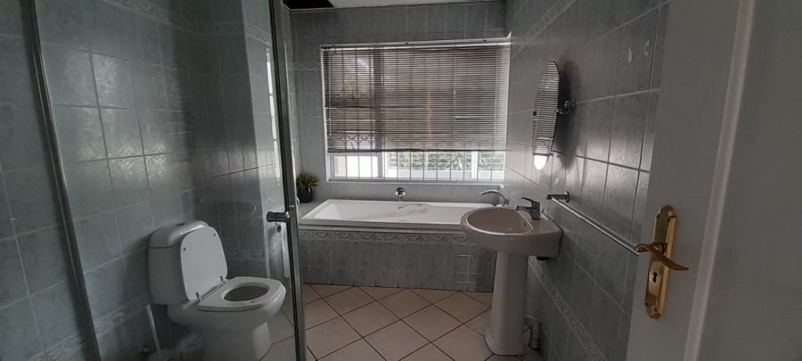 To Let 4 Bedroom Property for Rent in Waterkloof Ridge Gauteng