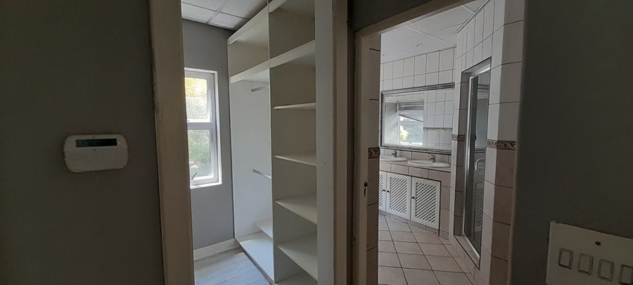 To Let 4 Bedroom Property for Rent in Waterkloof Ridge Gauteng