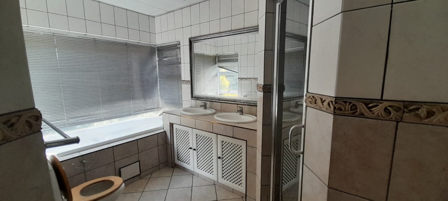 To Let 4 Bedroom Property for Rent in Waterkloof Ridge Gauteng