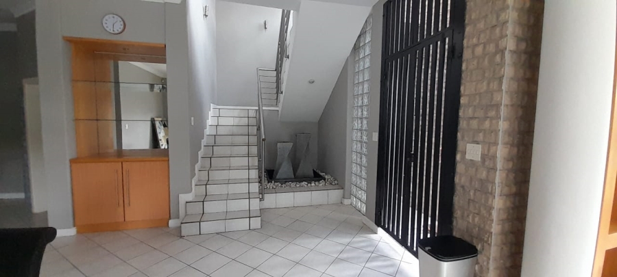 To Let 4 Bedroom Property for Rent in Waterkloof Ridge Gauteng
