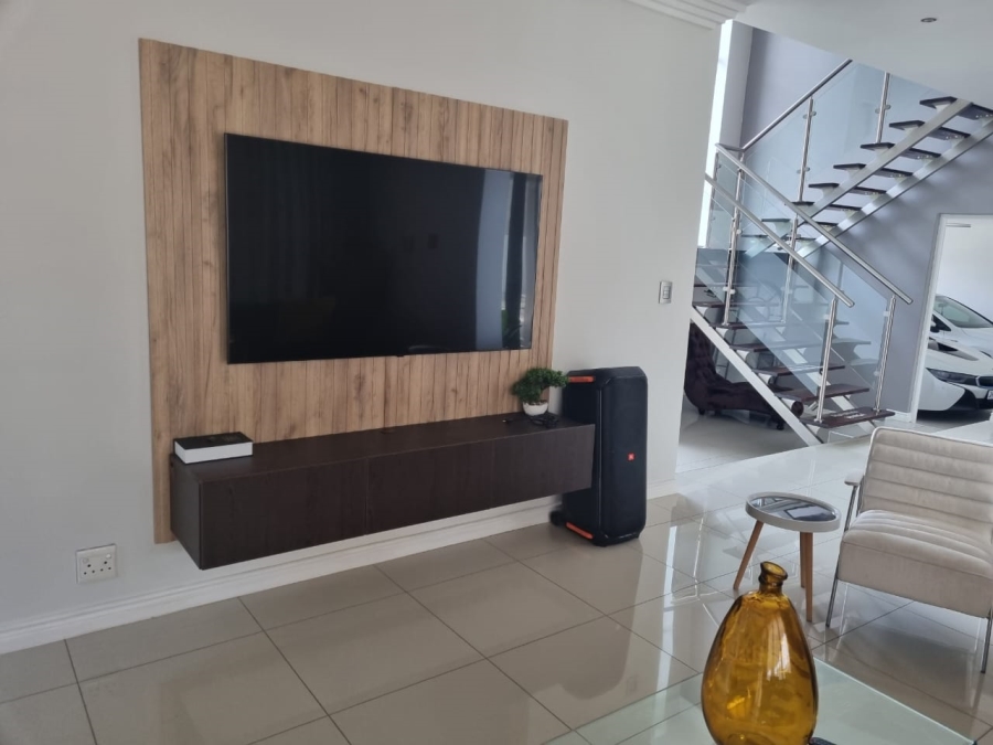 To Let 5 Bedroom Property for Rent in Waterfall Country Estate Gauteng