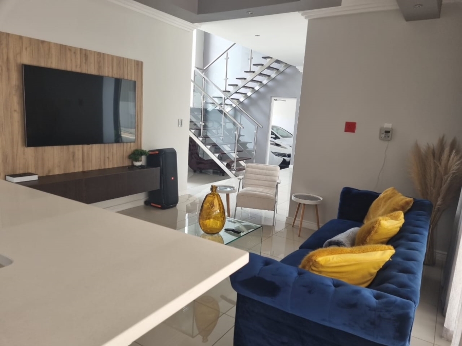 To Let 5 Bedroom Property for Rent in Waterfall Country Estate Gauteng