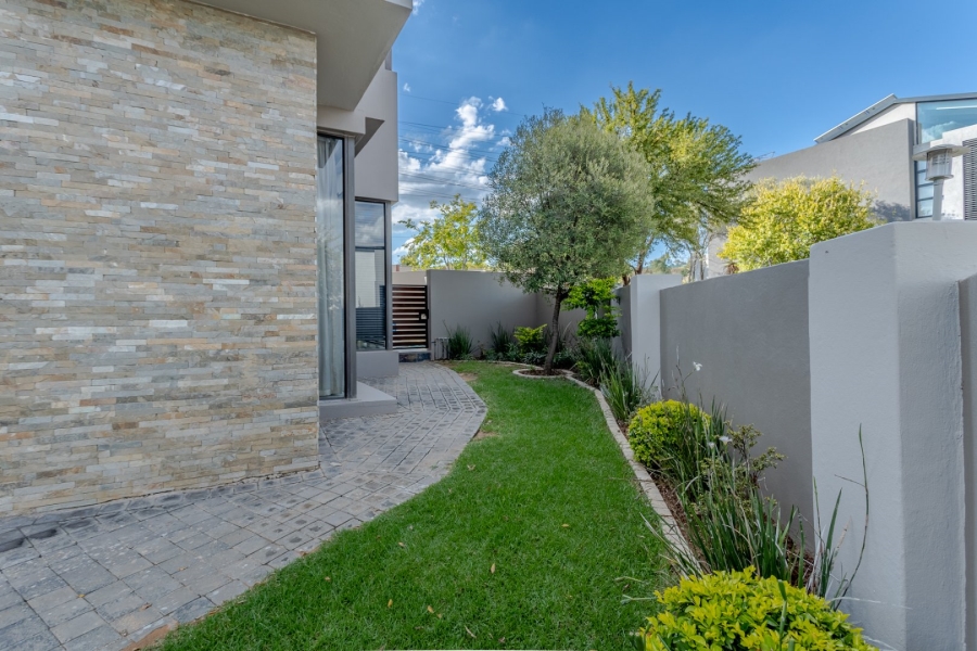 To Let 5 Bedroom Property for Rent in Waterfall Country Estate Gauteng