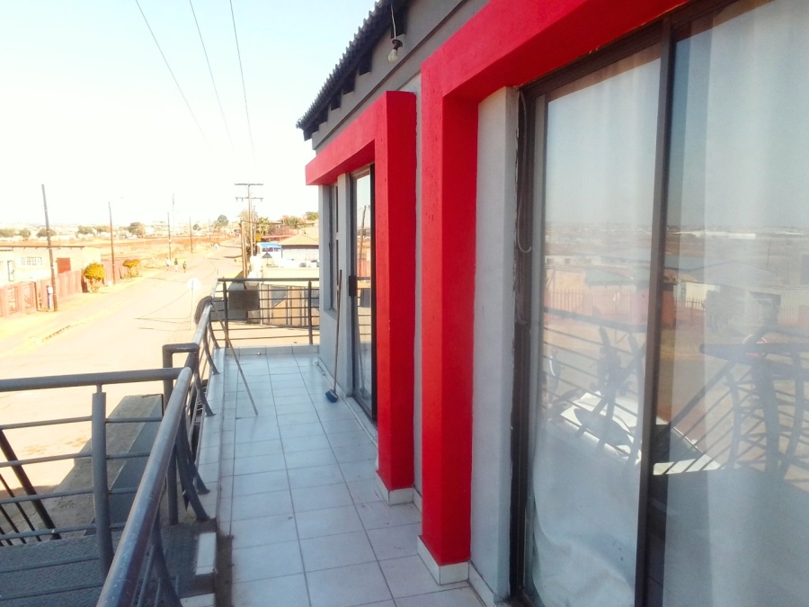 8 Bedroom Property for Sale in Clayville Industria Gauteng