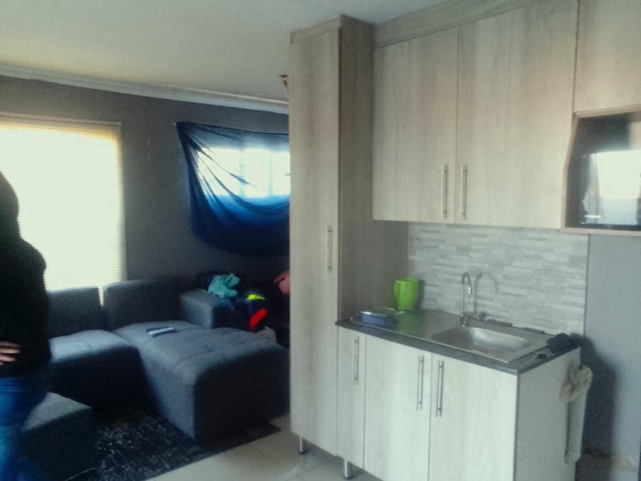 8 Bedroom Property for Sale in Clayville Industria Gauteng