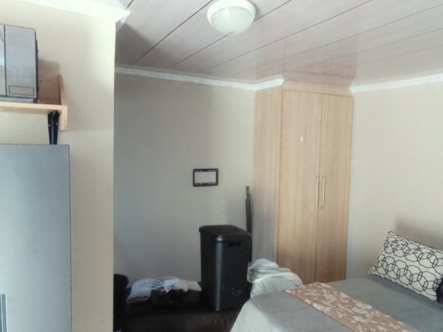 8 Bedroom Property for Sale in Clayville Industria Gauteng