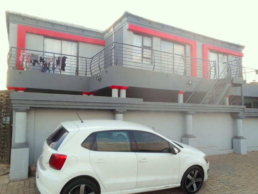 8 Bedroom Property for Sale in Clayville Industria Gauteng