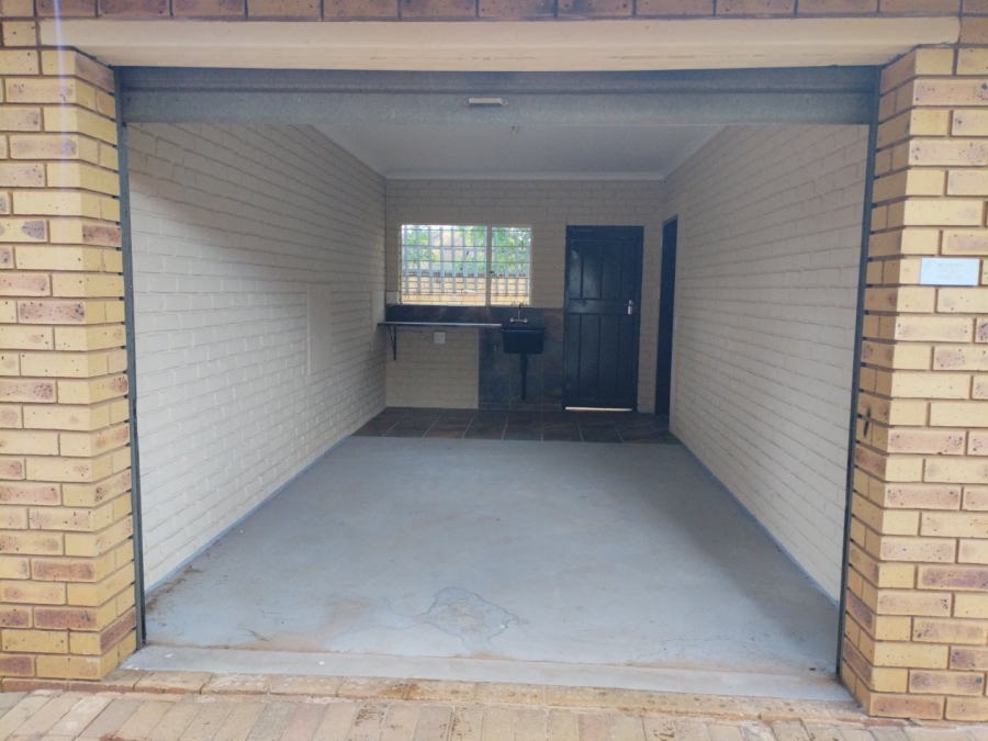 2 Bedroom Property for Sale in Strubenvale Gauteng