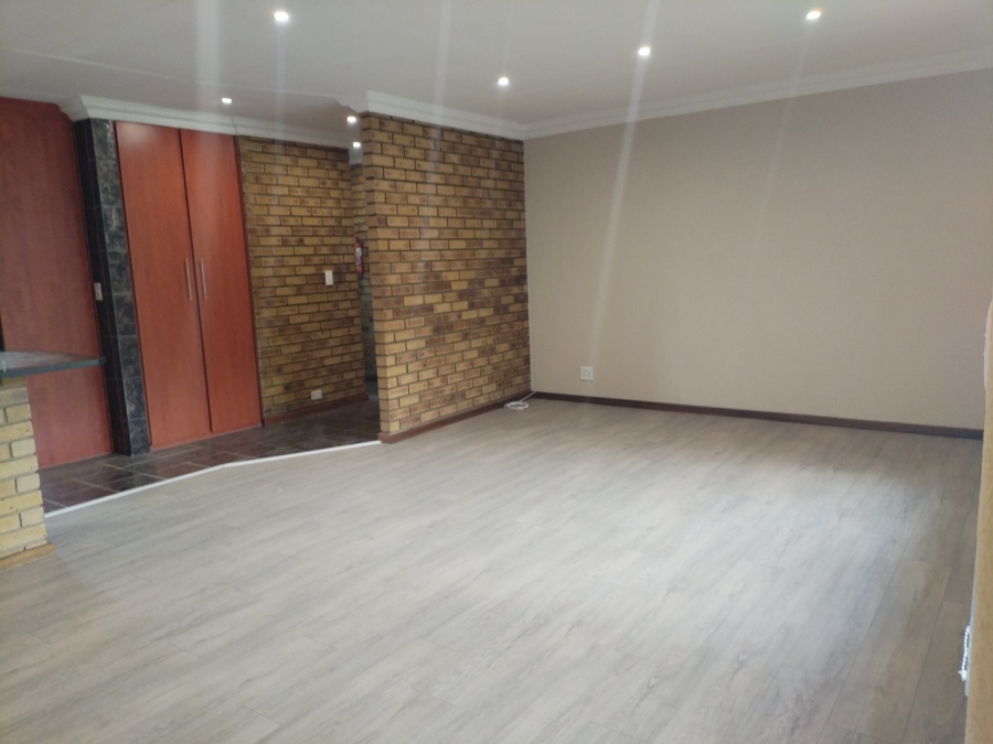 2 Bedroom Property for Sale in Strubenvale Gauteng