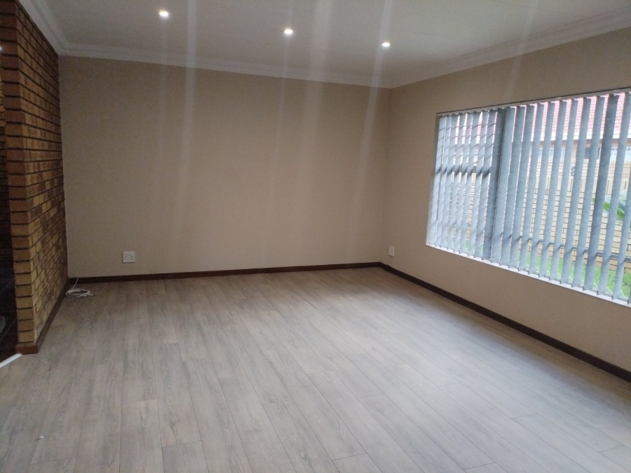 2 Bedroom Property for Sale in Strubenvale Gauteng