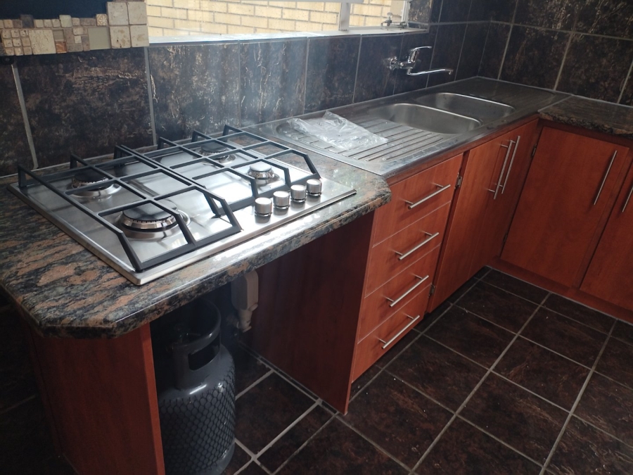 2 Bedroom Property for Sale in Strubenvale Gauteng