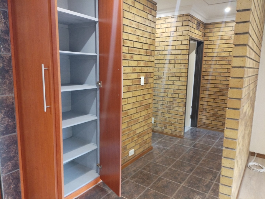 2 Bedroom Property for Sale in Strubenvale Gauteng