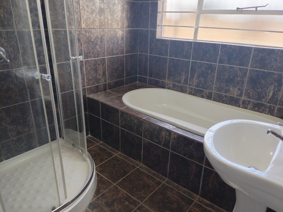 2 Bedroom Property for Sale in Strubenvale Gauteng