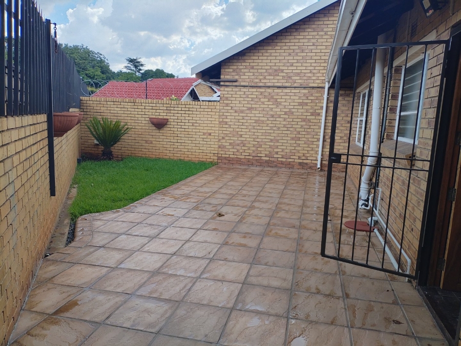 2 Bedroom Property for Sale in Strubenvale Gauteng
