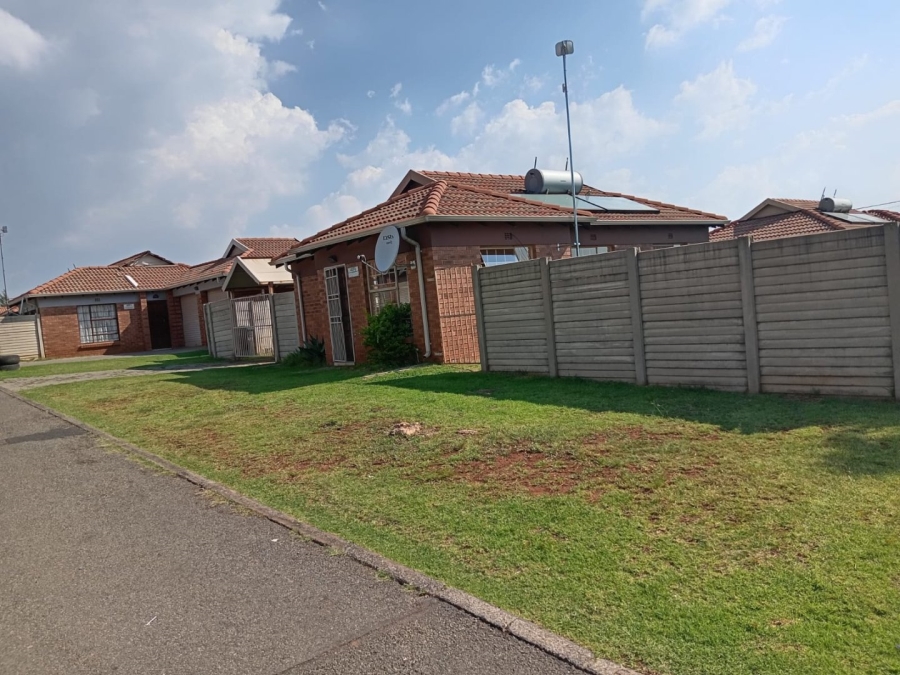 3 Bedroom Property for Sale in Clayville Industria Gauteng