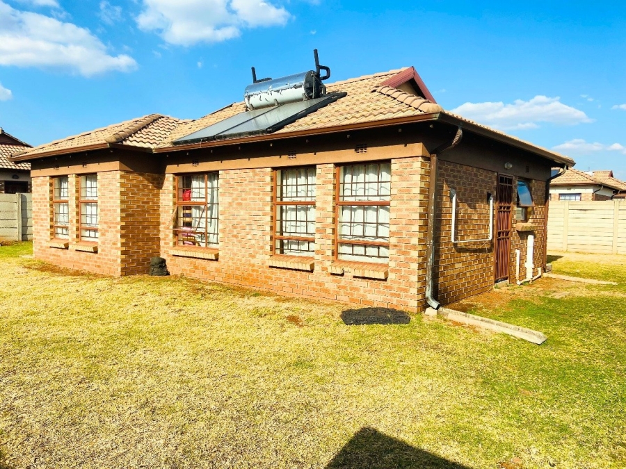 3 Bedroom Property for Sale in Clayville Industria Gauteng