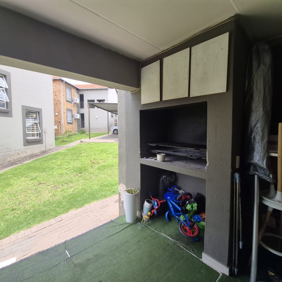 2 Bedroom Property for Sale in Wilgeheuwel Gauteng