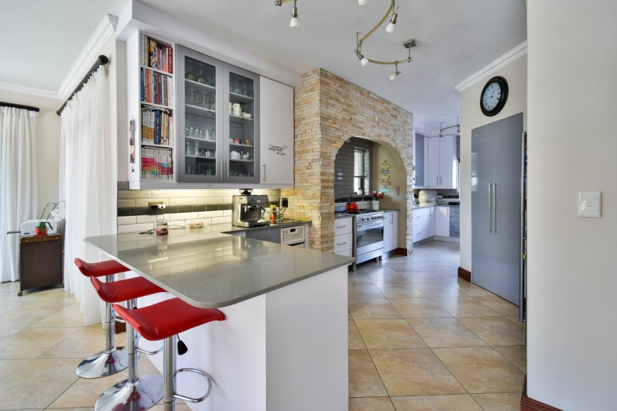 5 Bedroom Property for Sale in Olympus Country Estate Gauteng