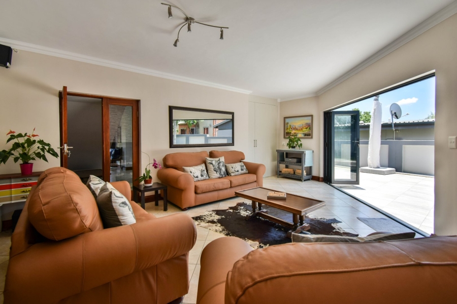 5 Bedroom Property for Sale in Olympus Country Estate Gauteng