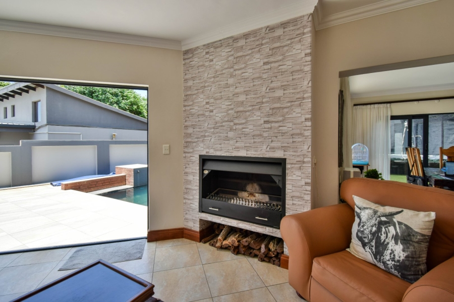 5 Bedroom Property for Sale in Olympus Country Estate Gauteng