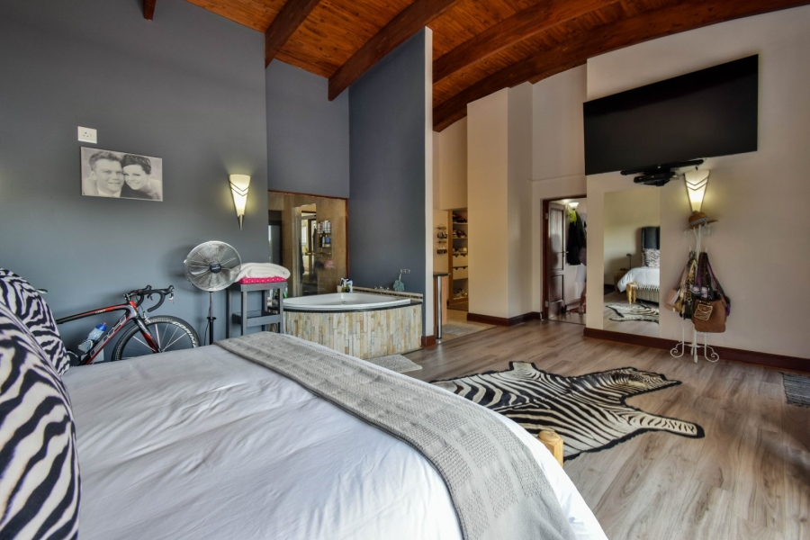 5 Bedroom Property for Sale in Olympus Country Estate Gauteng