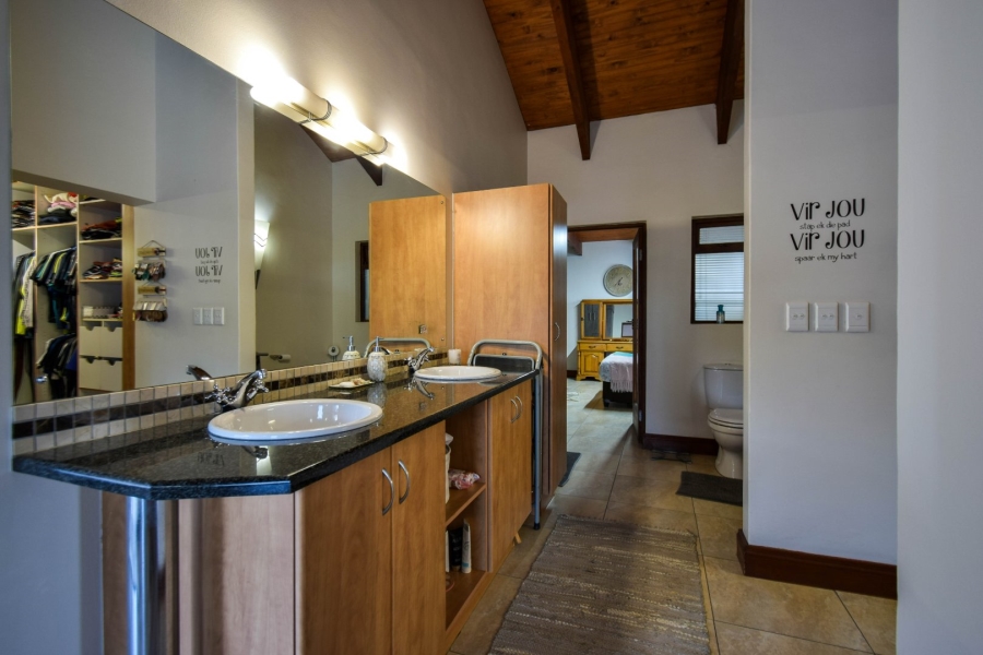 5 Bedroom Property for Sale in Olympus Country Estate Gauteng