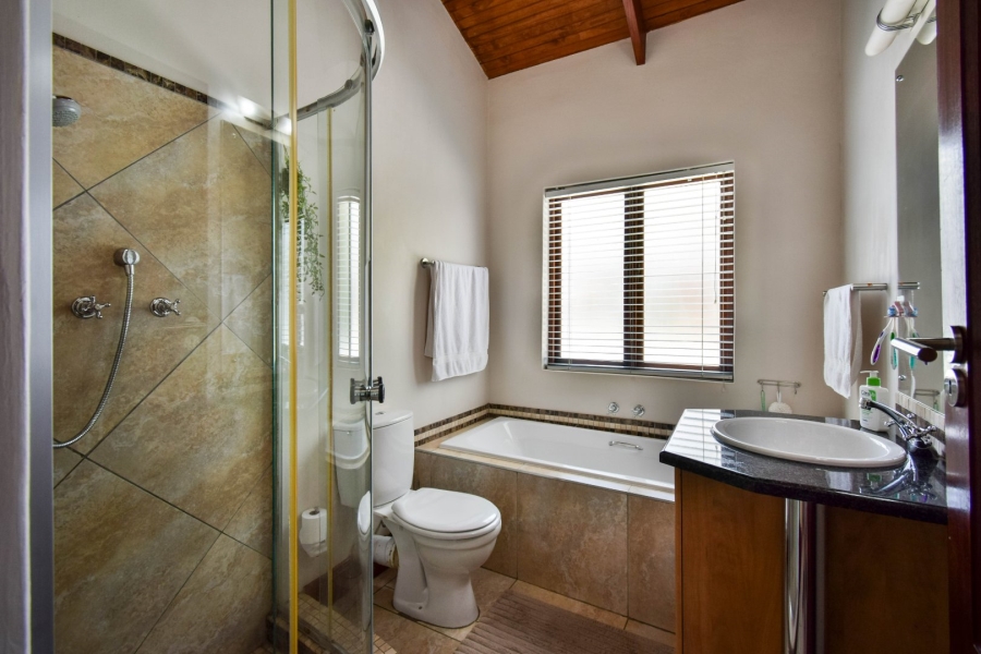 5 Bedroom Property for Sale in Olympus Country Estate Gauteng