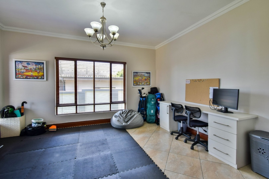 5 Bedroom Property for Sale in Olympus Country Estate Gauteng