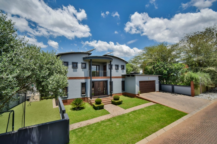 5 Bedroom Property for Sale in Olympus Country Estate Gauteng