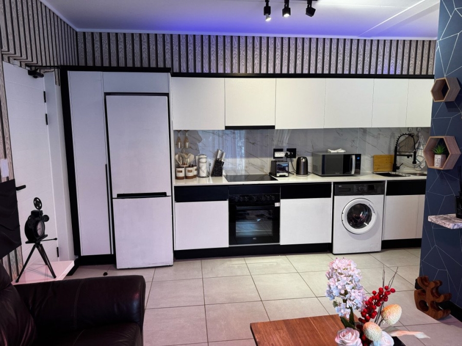 To Let 1 Bedroom Property for Rent in Crowthorne AH Gauteng