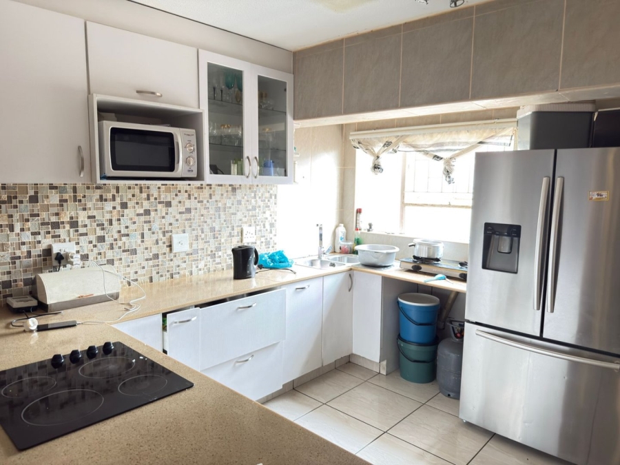 2 Bedroom Property for Sale in Edleen Gauteng