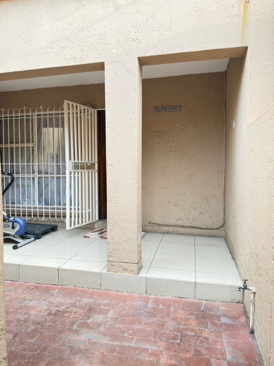 2 Bedroom Property for Sale in Edleen Gauteng