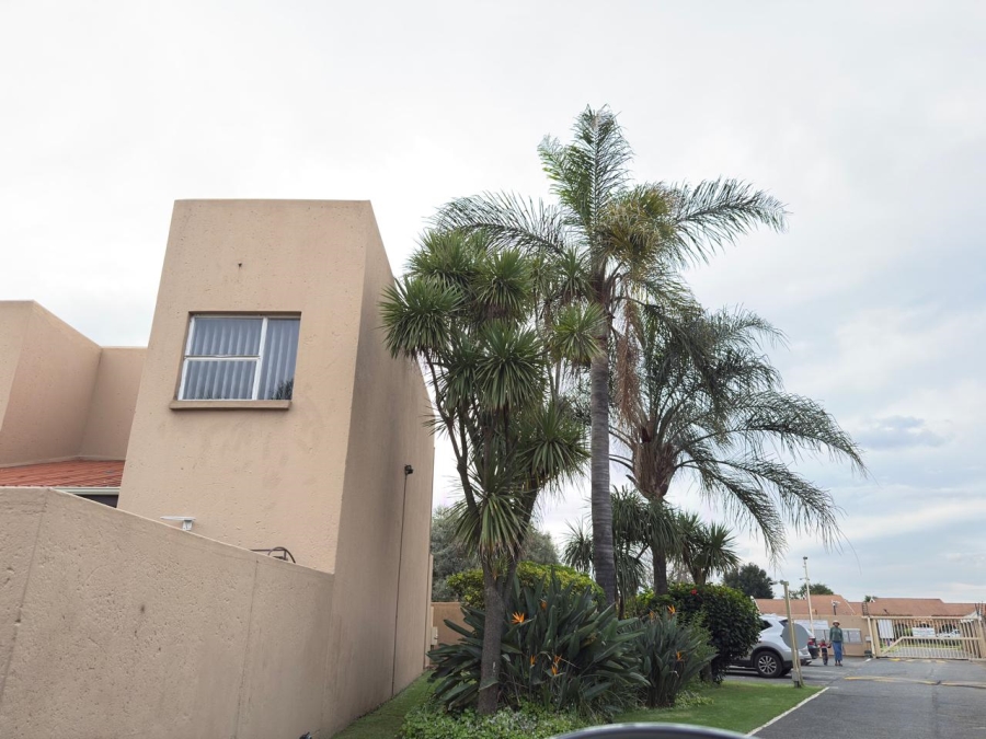 2 Bedroom Property for Sale in Edleen Gauteng