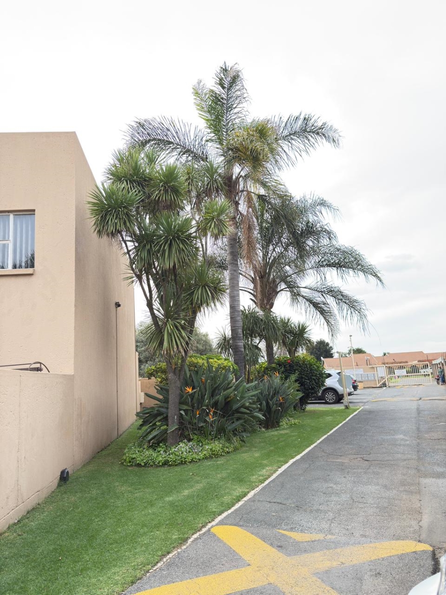 2 Bedroom Property for Sale in Edleen Gauteng