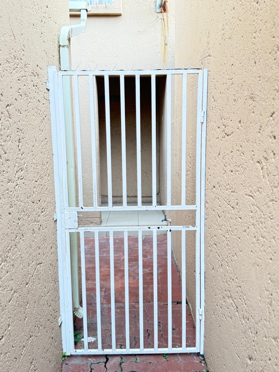 2 Bedroom Property for Sale in Edleen Gauteng