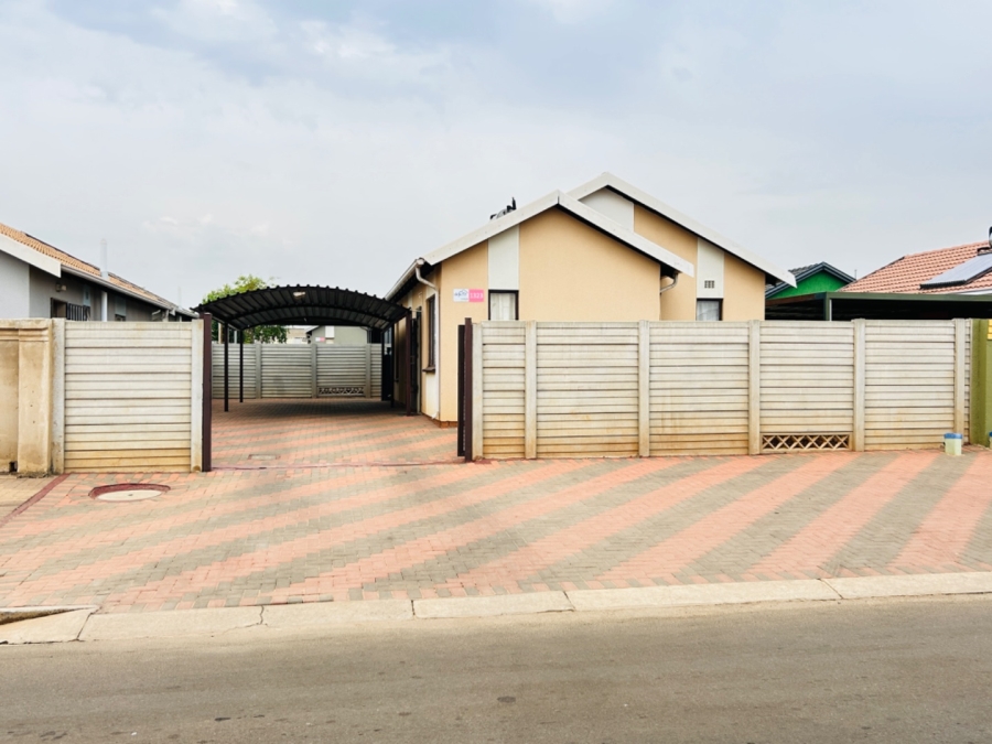 3 Bedroom Property for Sale in Sky City Gauteng