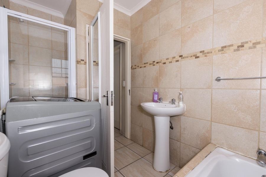 2 Bedroom Property for Sale in Groblerpark Gauteng