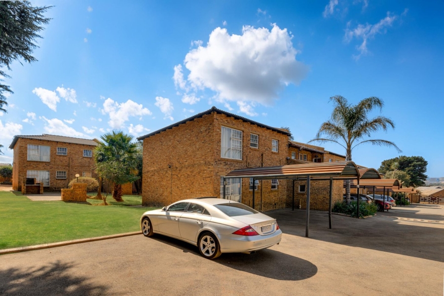 2 Bedroom Property for Sale in Groblerpark Gauteng
