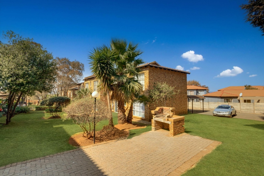 2 Bedroom Property for Sale in Groblerpark Gauteng